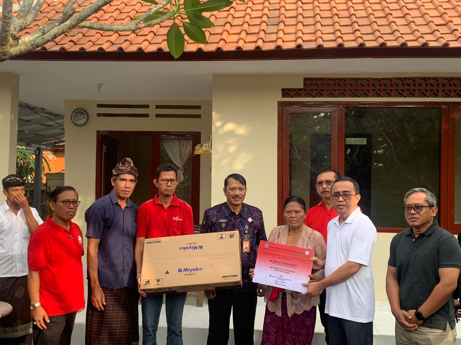 PENYERAHAN BEDAH RUMAH OLEH BAPAK WALIKOTA KOTA DENPASAR