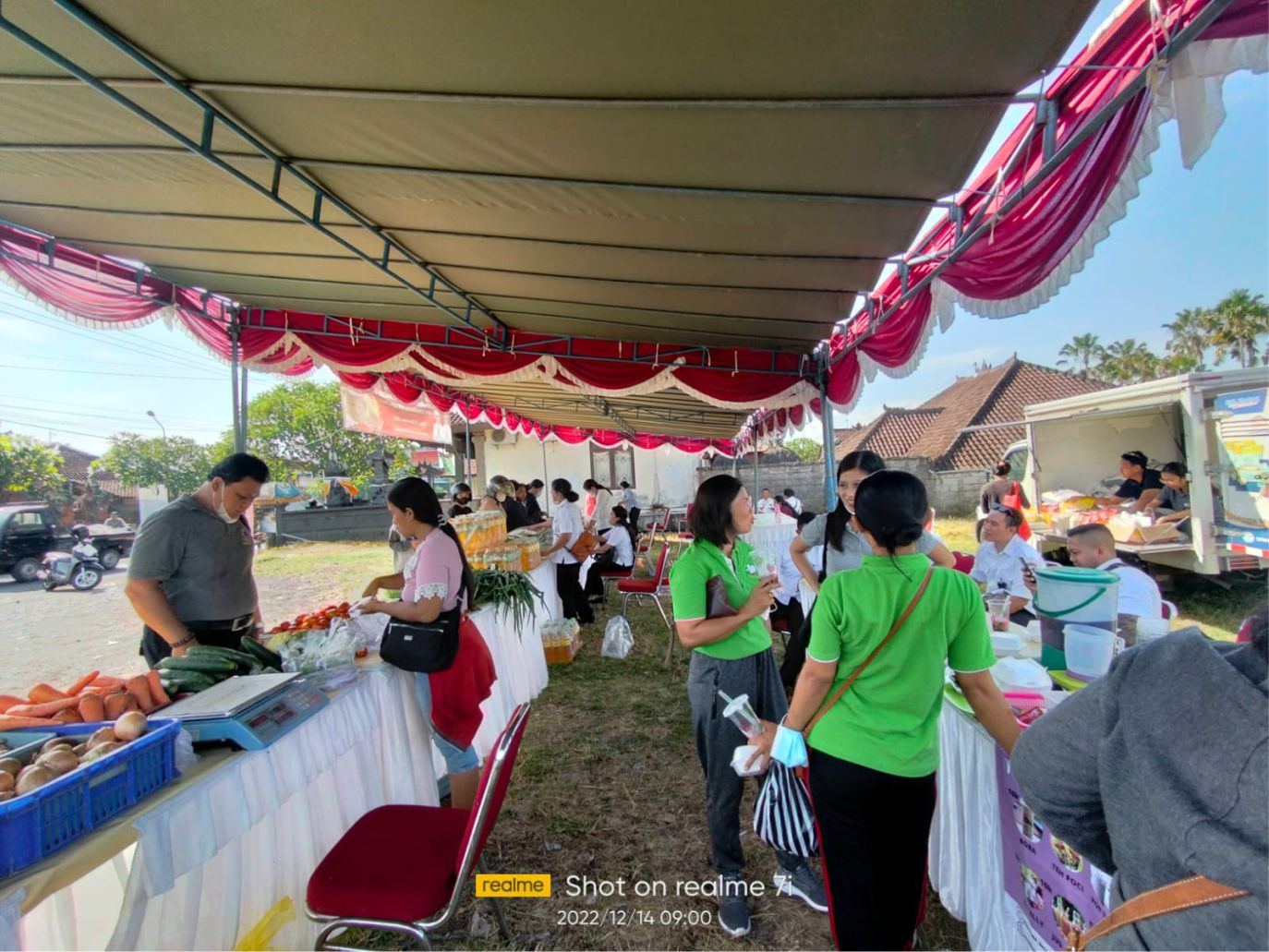 Kegiatan Pasar Murah Desa Peguyangan Kangin