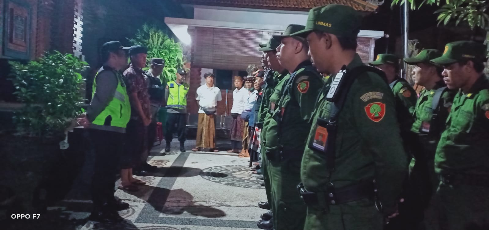 Kegiatan Patroli Malam Menyusuri Rumah Warga Saat Mudik