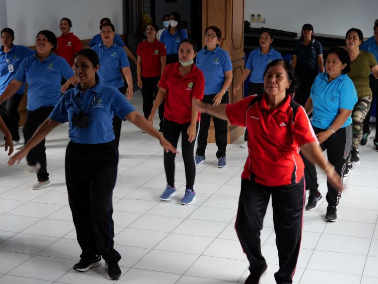 Penyegaran Senam Kader Lansia Se Desa Peguyangan Kangin