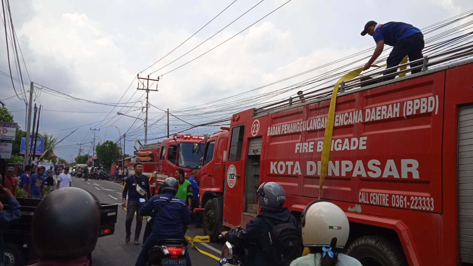 TELAH TERJADI KEBAKARAN GUDANG KARDUS DI JALAN ANTASURA