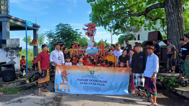 PARADE OGOH - OGOH ANAK - ANAK PAUD SE DESA PEGUYANGAN KANGIN