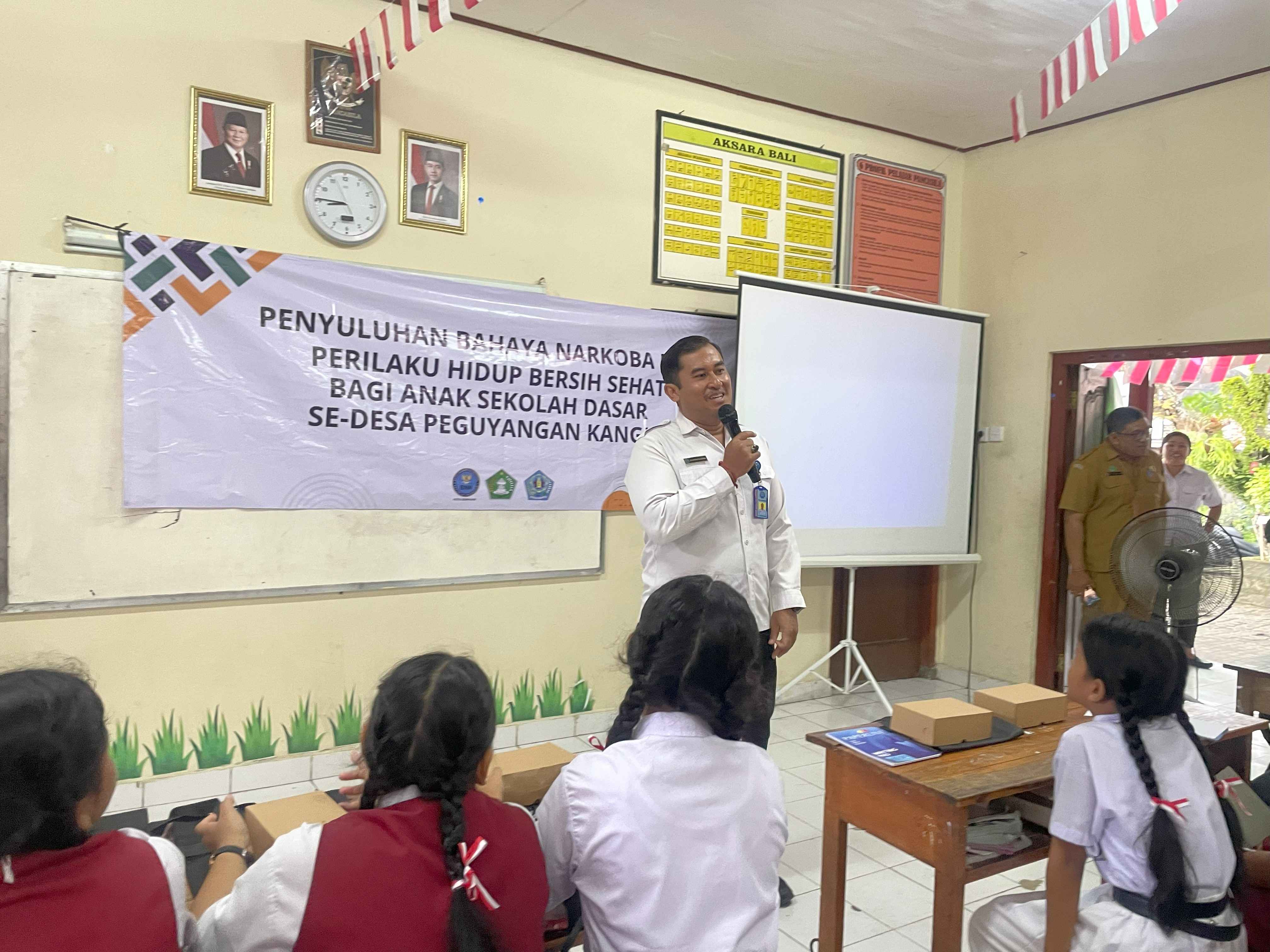 PENYULUHAN PHBS DAN NARKOBA DI SD 4 PEGUYANGAN 