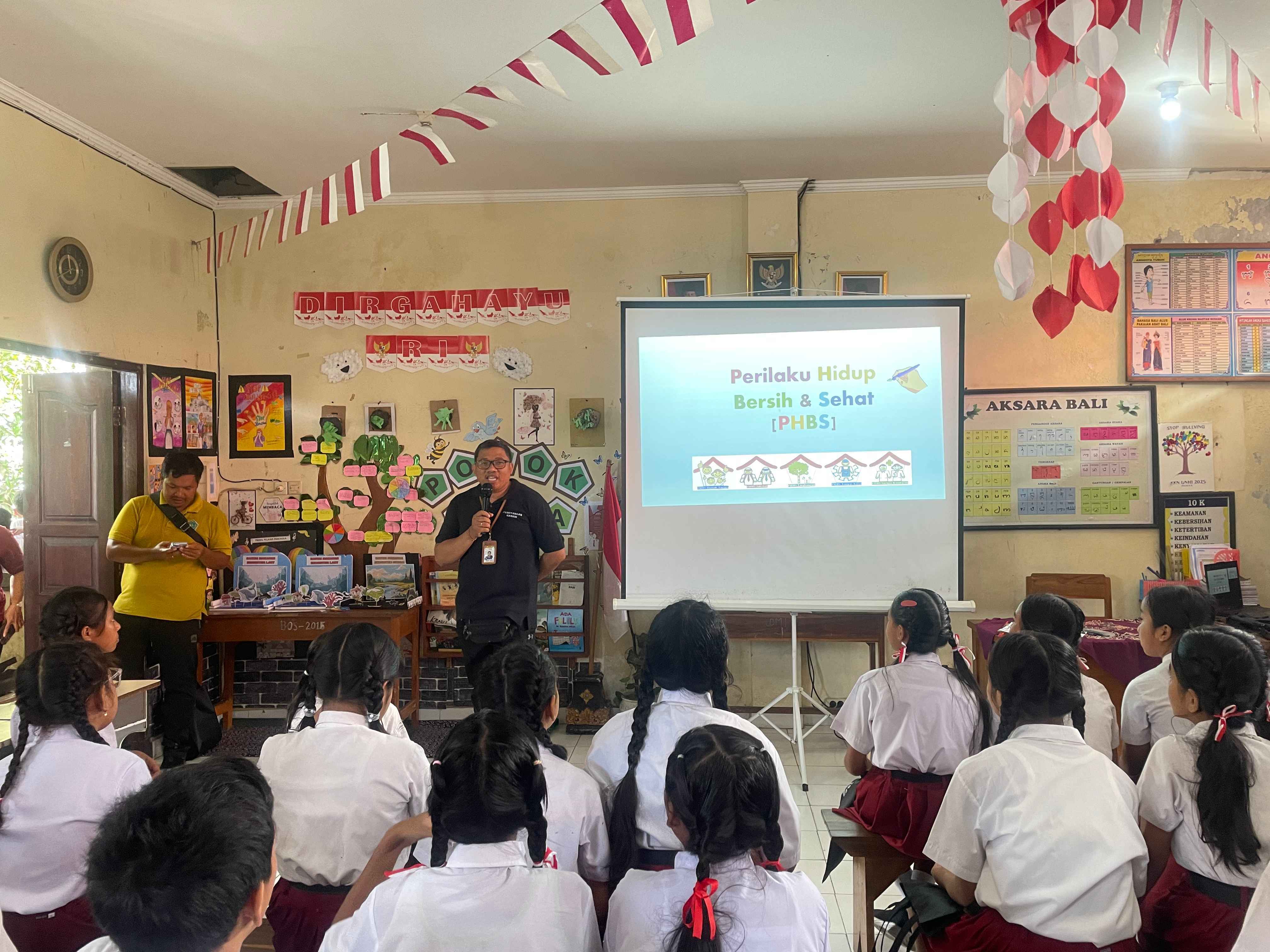 PENYULUHAN PHBS DAN BAHAYA NARKOBA DI SD NEGERI 2 PEGUYANGAN
