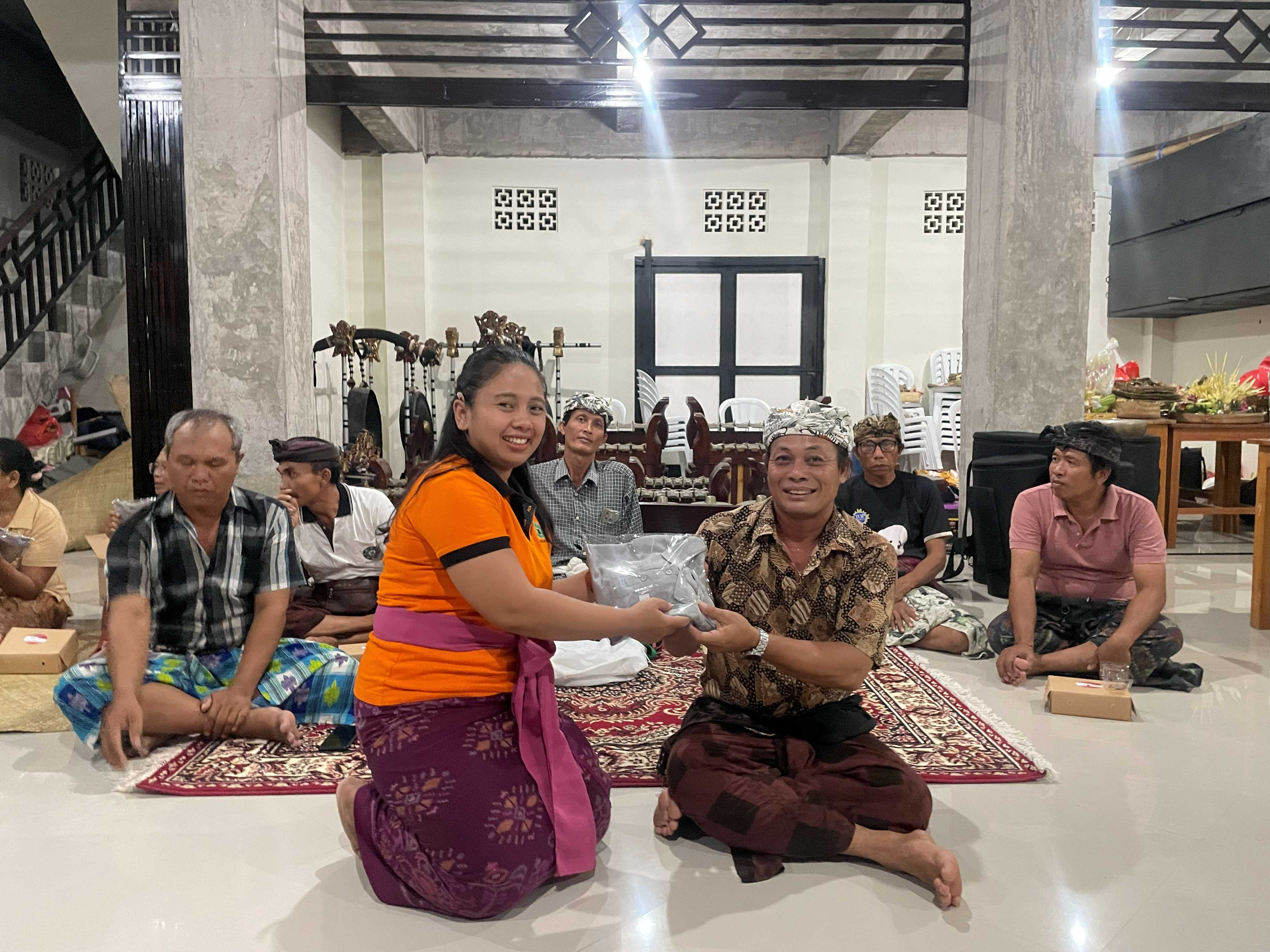 Pembinaan Sekaa Santi Banjar Cengkilung Wujud Pelestarian Seni dan Budaya Lokal