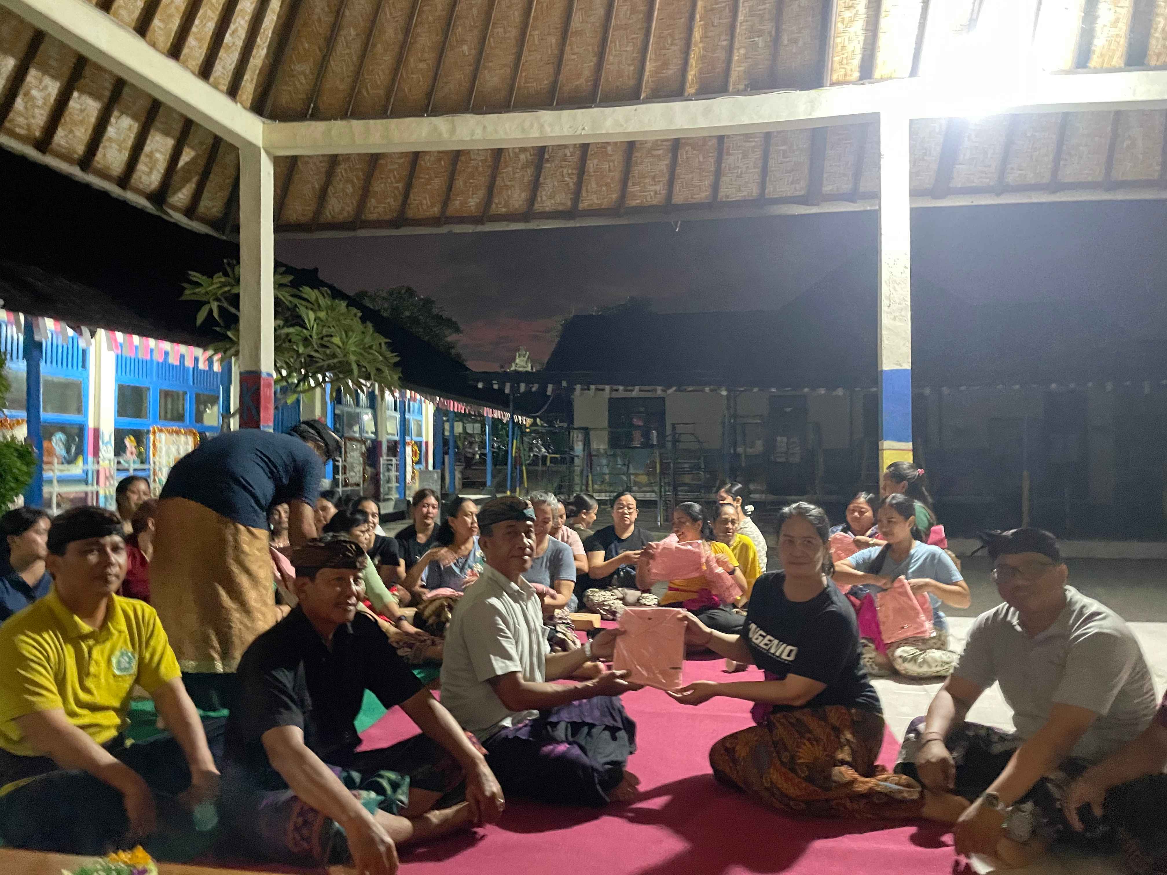 PEMBINAAN SEKAA TARI BANJAR PENGUKUH WUJUD PELESTARIAN SENI DAN BUDAYA DESA