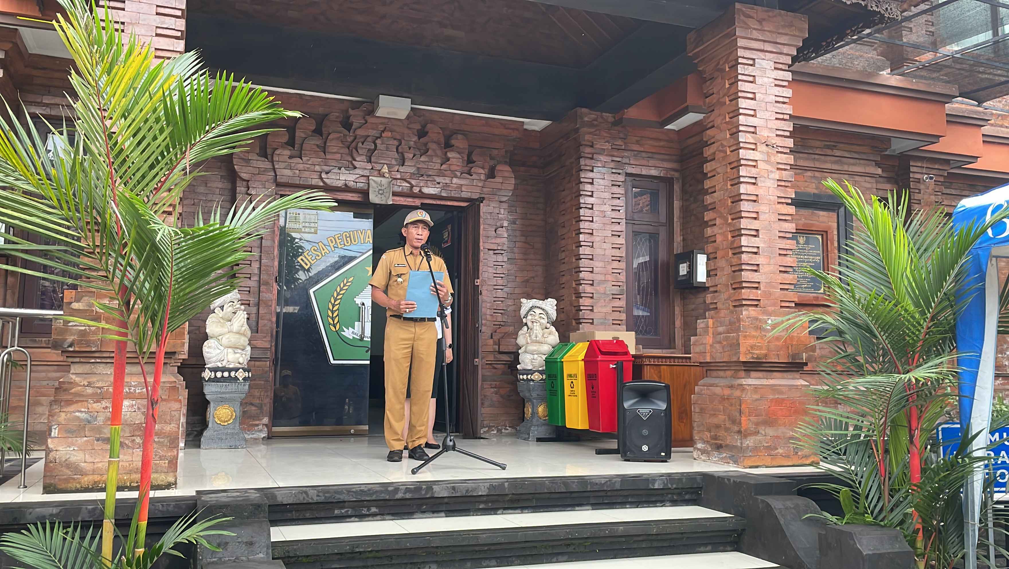 Desa Peguyangan Kangin Gelar Apel Disiplin, Perkuat Komitmen Pelayanan kepada Masyarakat