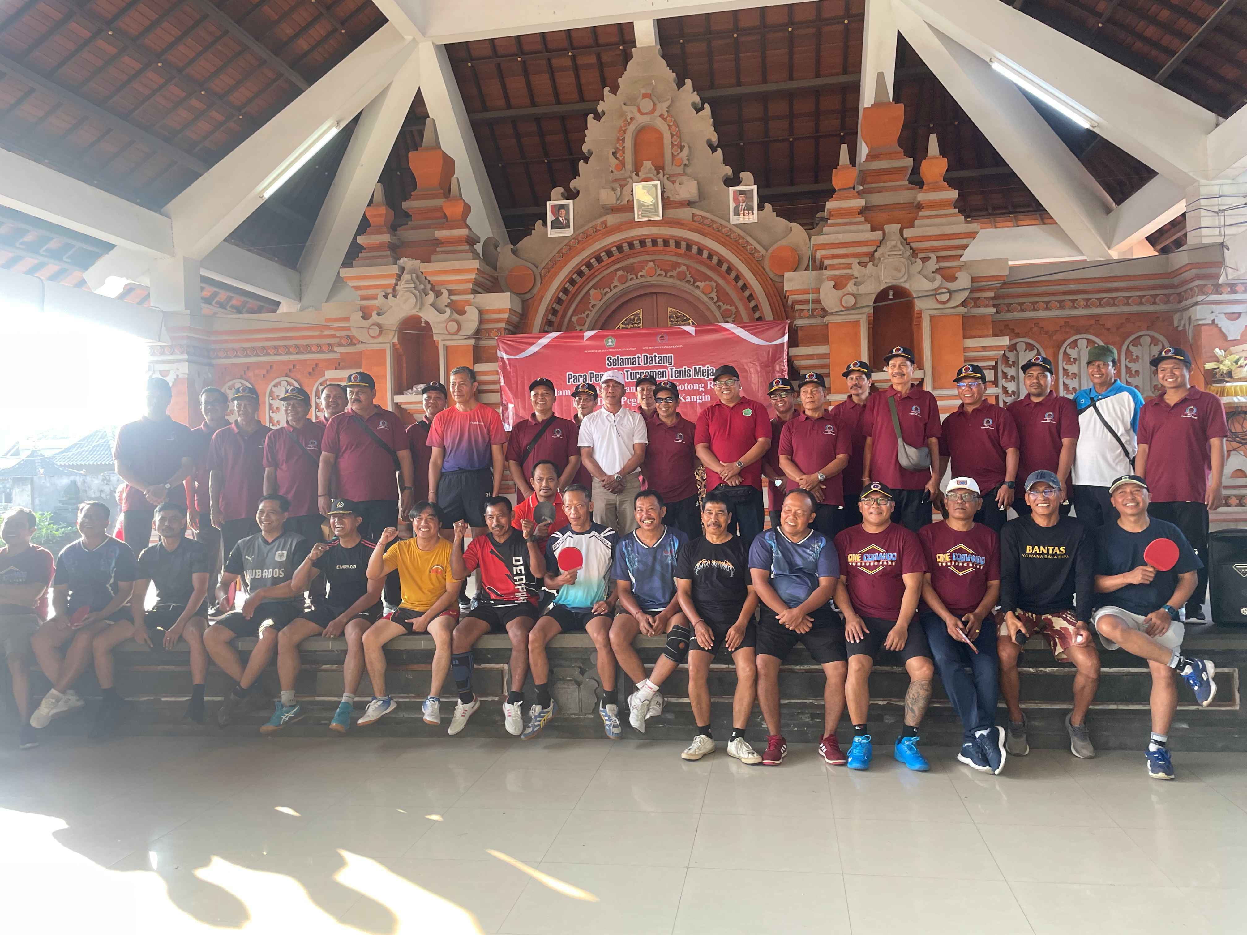 LOMBA TENIS MEJA MERIAHKAN BULAN BHAKTI GOTONG ROYONG DI BANJAR KAYANGAN 