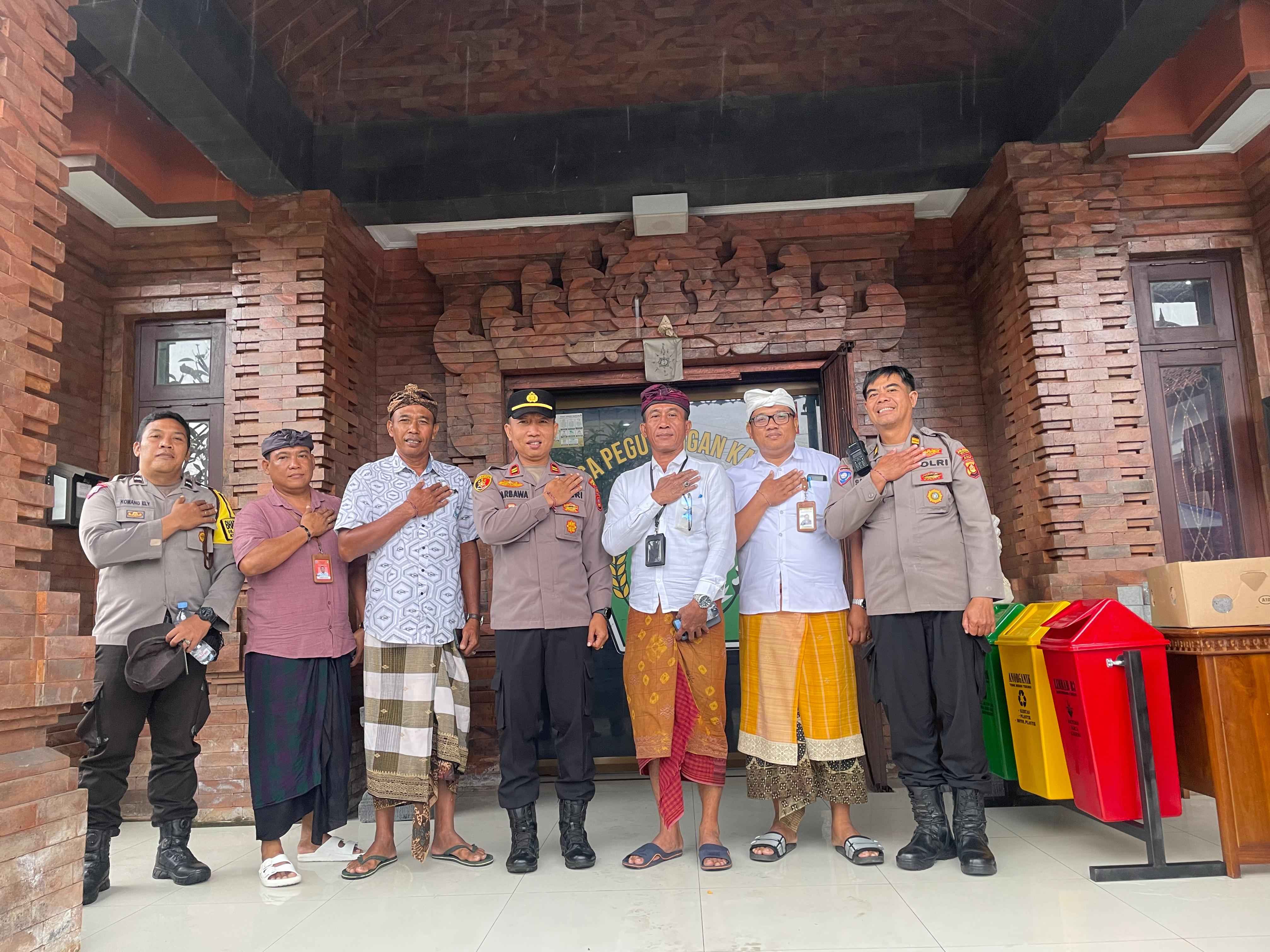 KAPOLSEK DENUT SAMBANGI KANTOR DESA PEGUYANGAN KANGIN PERKUAT SINERGI DAN PANTAU KONDISI PERMASYARAKATAN 