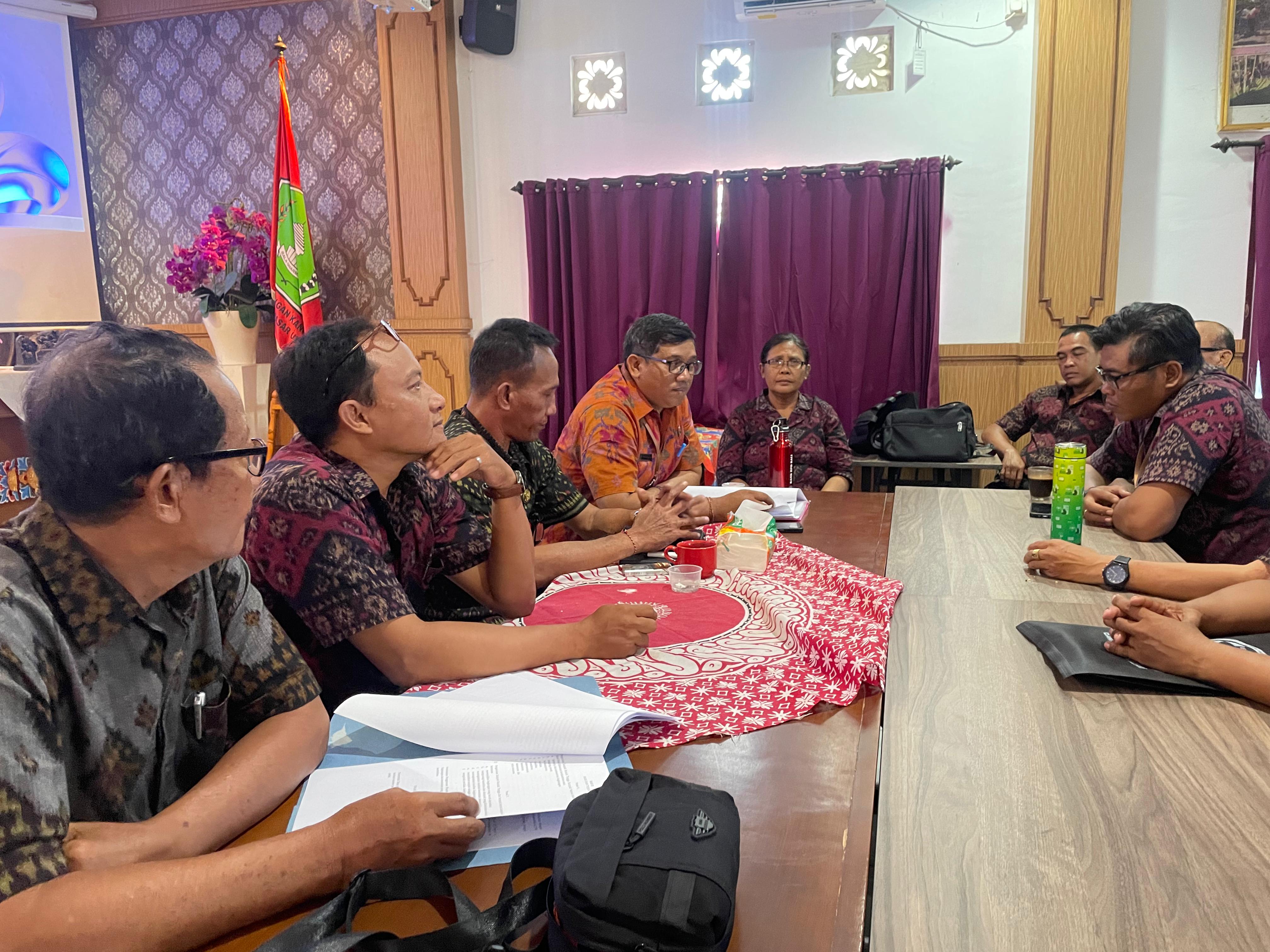 RAPAT KOORDINASI PENGELOLAAN SAMPAH DI DESA DUKUNG PERGUB BALI TENTANG PENGELOLAAN SAMPAH 