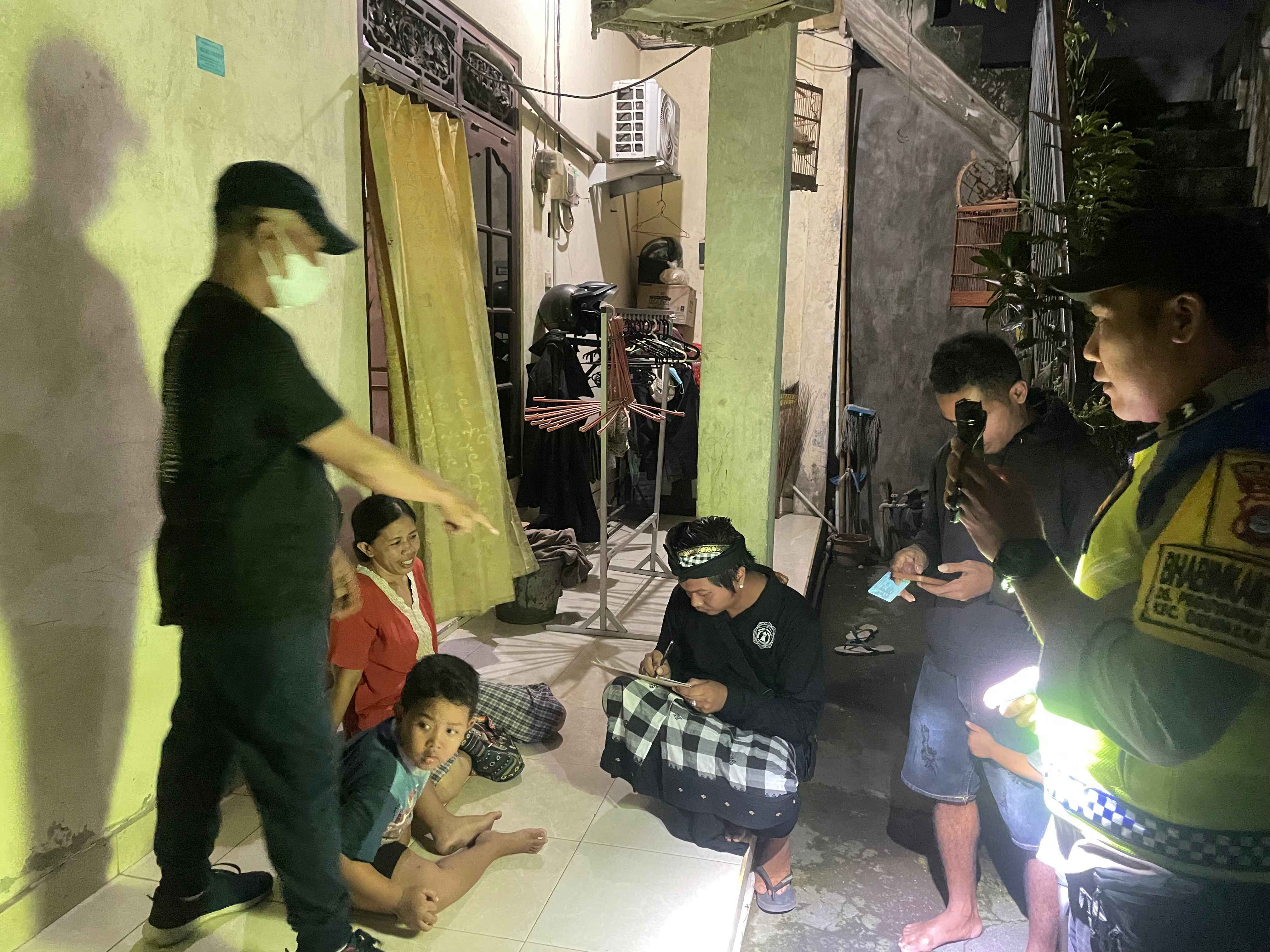 PEMERINTAH DESA PEGUYANGAN KANGIN LAKSANAKAN PENDATAAN PENDUDUK NON PERMANEN DI BANJAR PENGUKUH