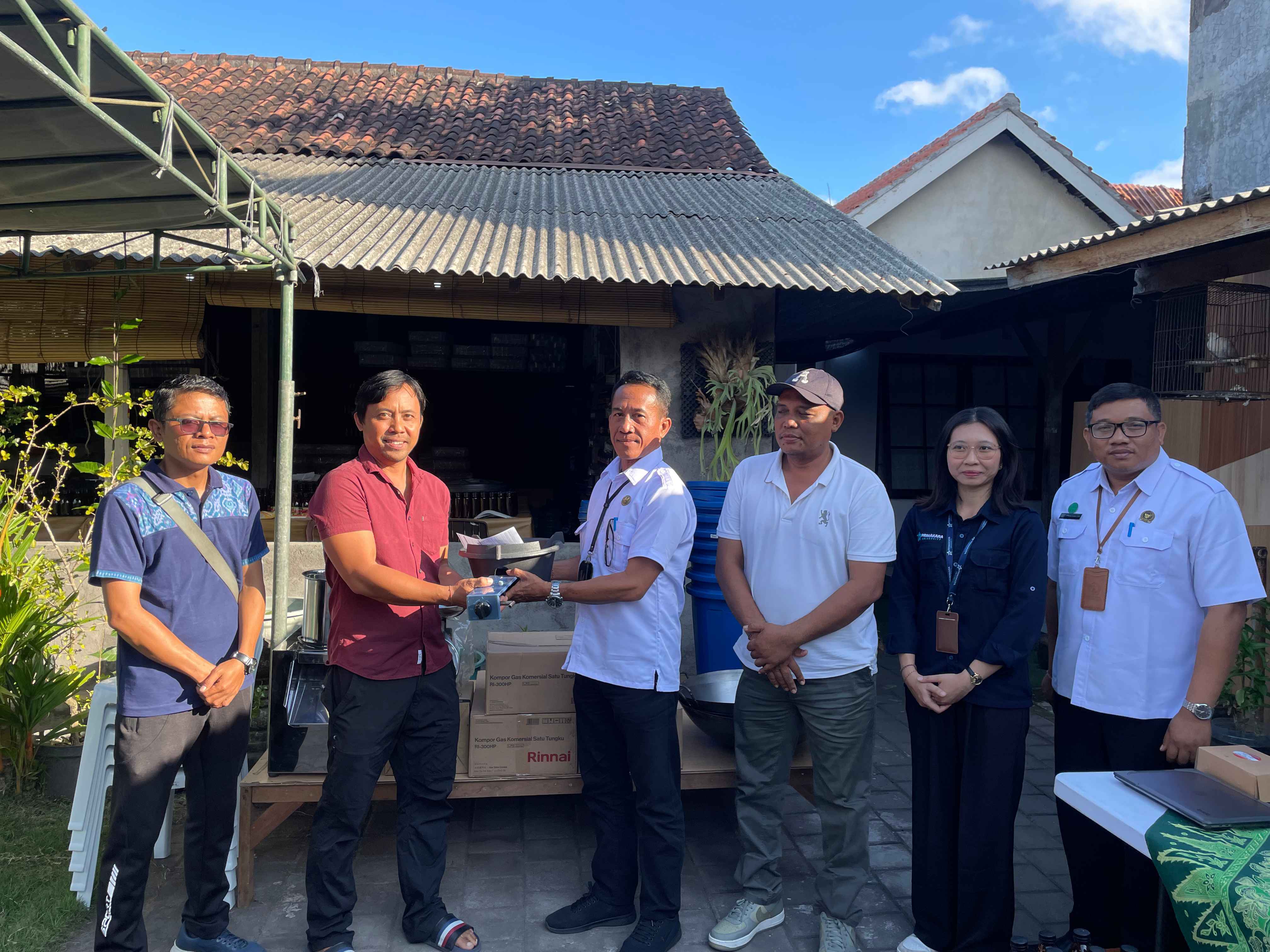 PELATIHAN EKONOMI KREATIF, DUKUNG USAHA BUMBU RUJAK BALI,  PEMERINTAH DESA BERIKAN PELATIHAN DAN PERALATAN PRODUKSI