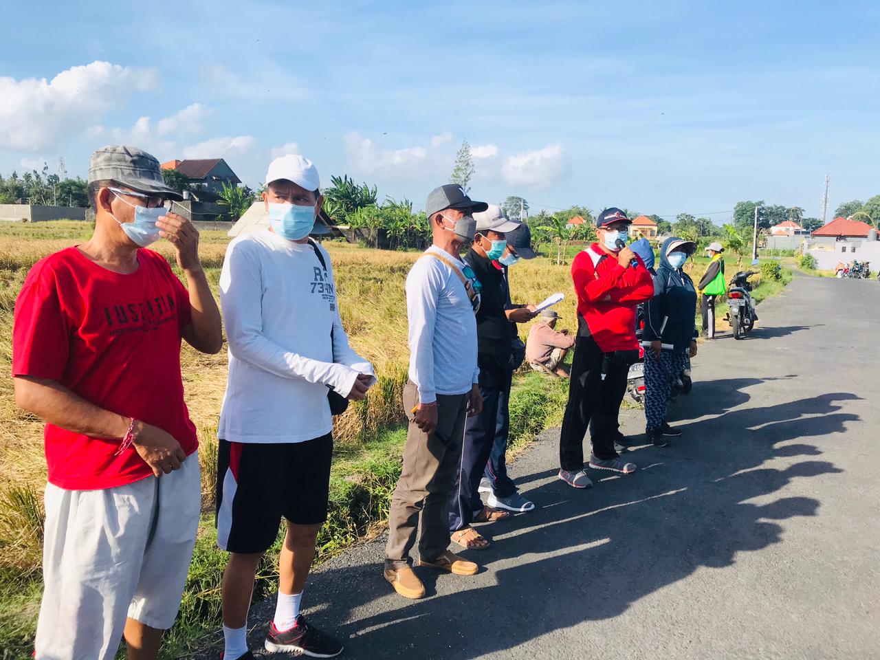 PELAKSANAAN KEGIATAN PADAT KARYA TUNAI PEMBERSIHAN AWAL SALURAN IRIGASI TERSIER DESA PEGUYANGAN KANGIN