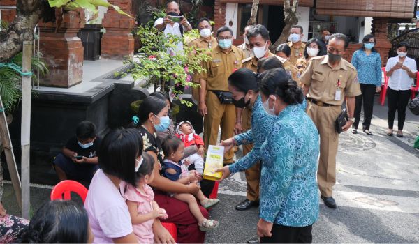 Penyerahan Bantuan Dalam Rangkaian Peringatan Hari Kartini Ke-143 Tahun 2022.