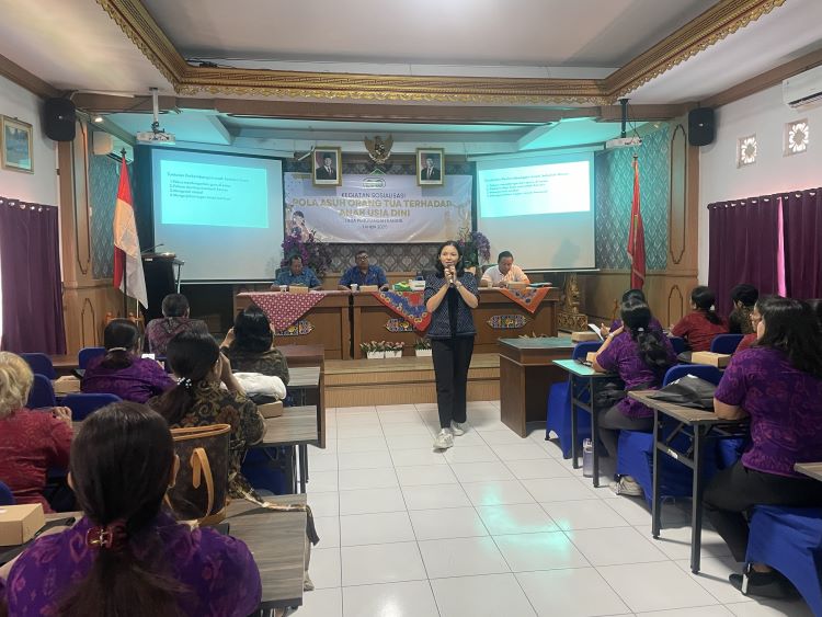 SOSIALISASI POLA ASUH ORANG TUA TERHADAP ANAK USIA DINI DI DESA PEGUYANGAN KANGIN