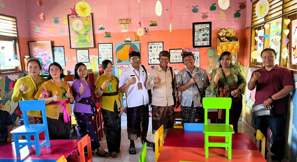 DESA PEGUYANGAN KANGIN SALURKAN BANTUAN DUKUNGAN PENYELENGGARAAN TK KUMARA BHUANA III