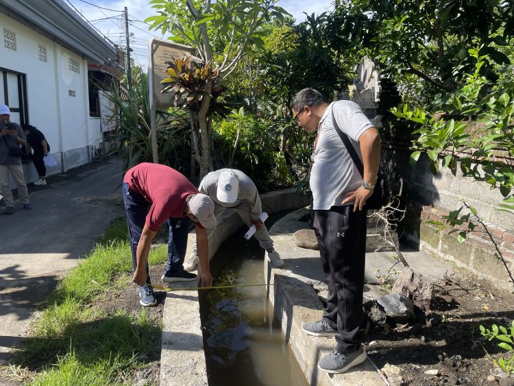 PENGECEKAN PROYEK IRIGASI DI BANJAR CENGKILUNG PASTIKAN PEKERJAAN SESUAI RENCANA