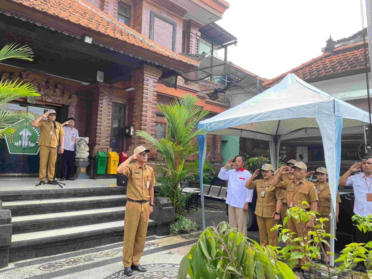 APEL DISIPLIN APARATUR DESA PEGUYANGAN KANGIN TEKANKAN PELAYANAN YANG SOPAN DAN SANTUN