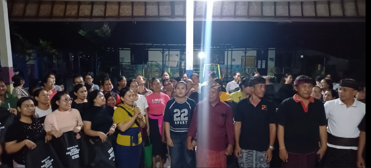 SOSIALISASI DAN PEMBAGIAN BAG KOMPOSTER DI DUSUN PENGUKUH