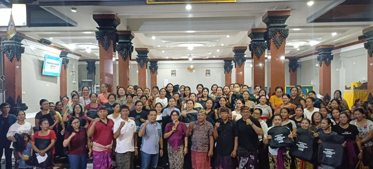 SOSIALISASI DAN PEMBAGIAN BAG KOMPOSTER DI DUSUN JURANG ASRI