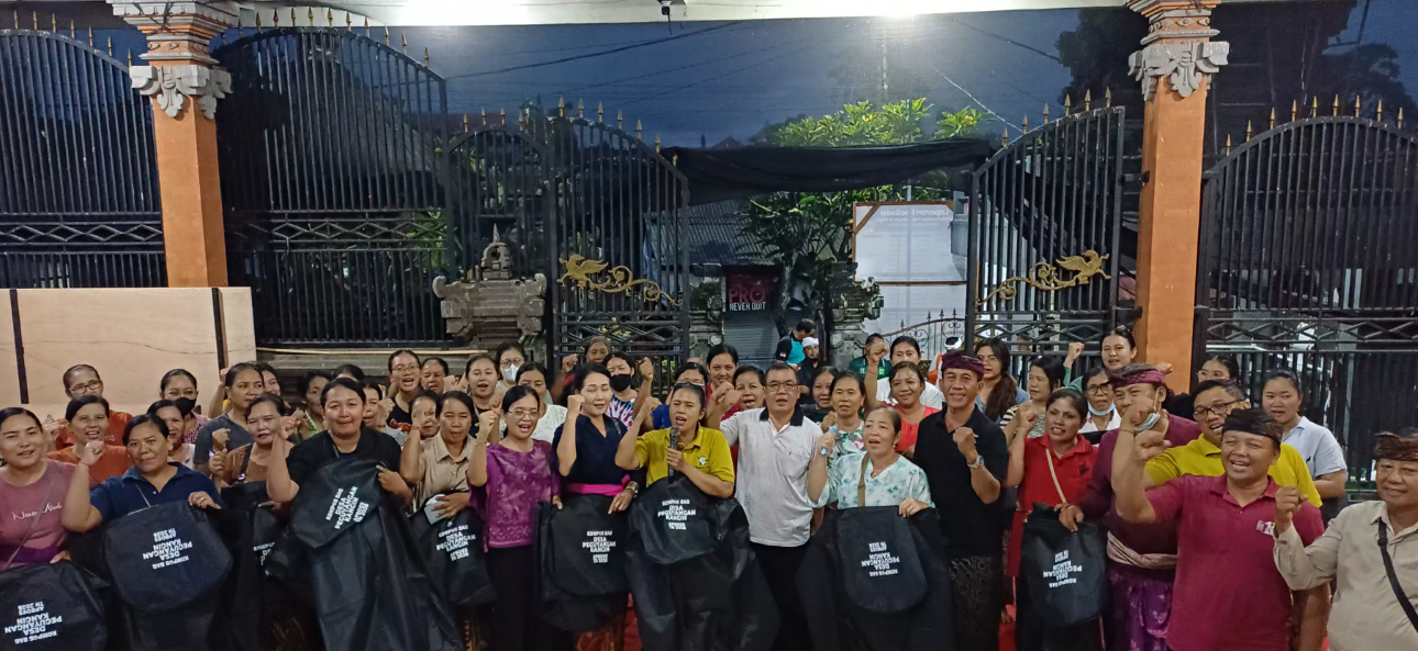 SOSIALISASI DAN PEMBAGIAN BAG KOMPOSTER DI DUSUN BANTAS