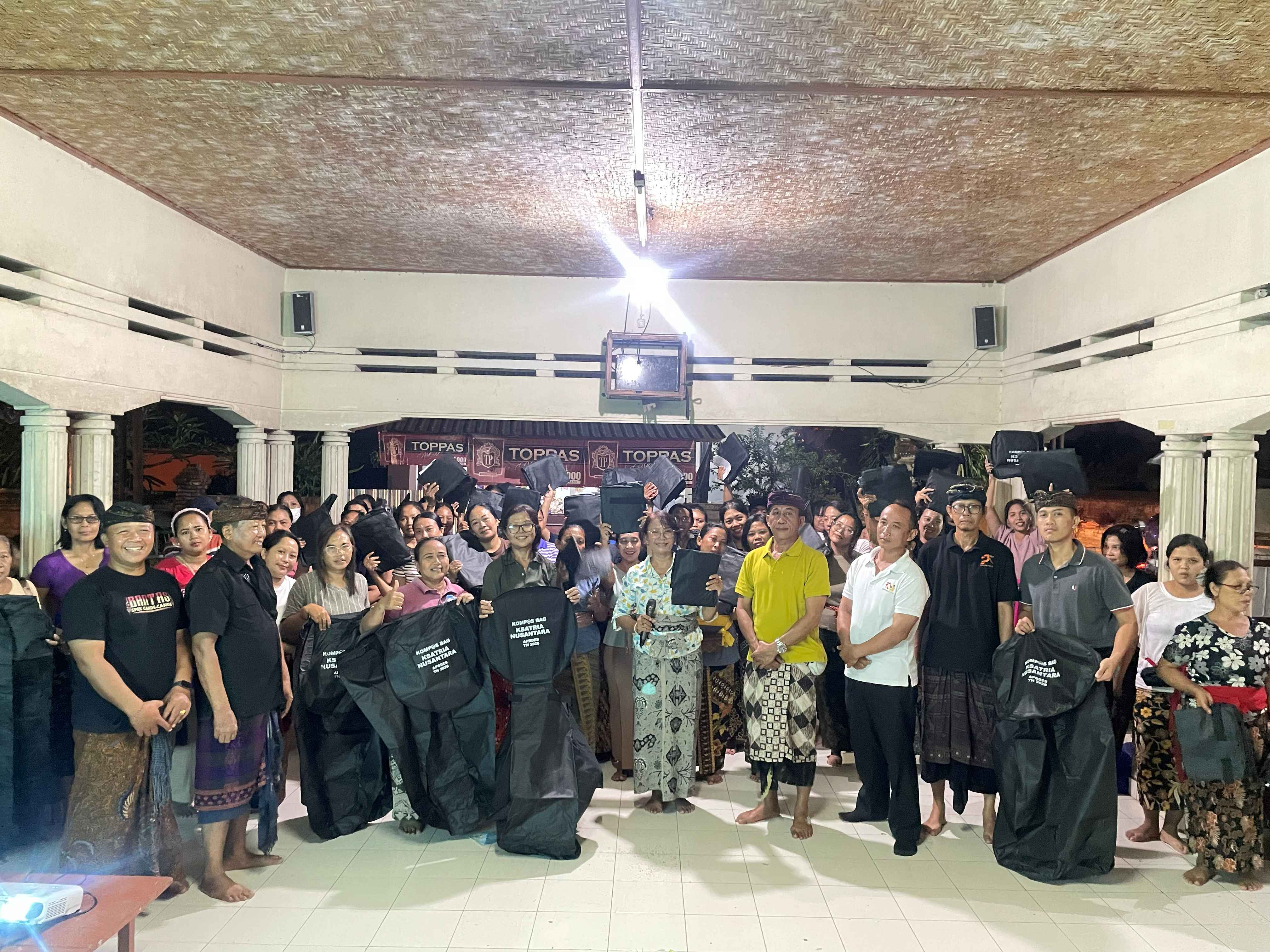 Pembagian dan Sosialisasi Bag Komposter Dusun Kedua 