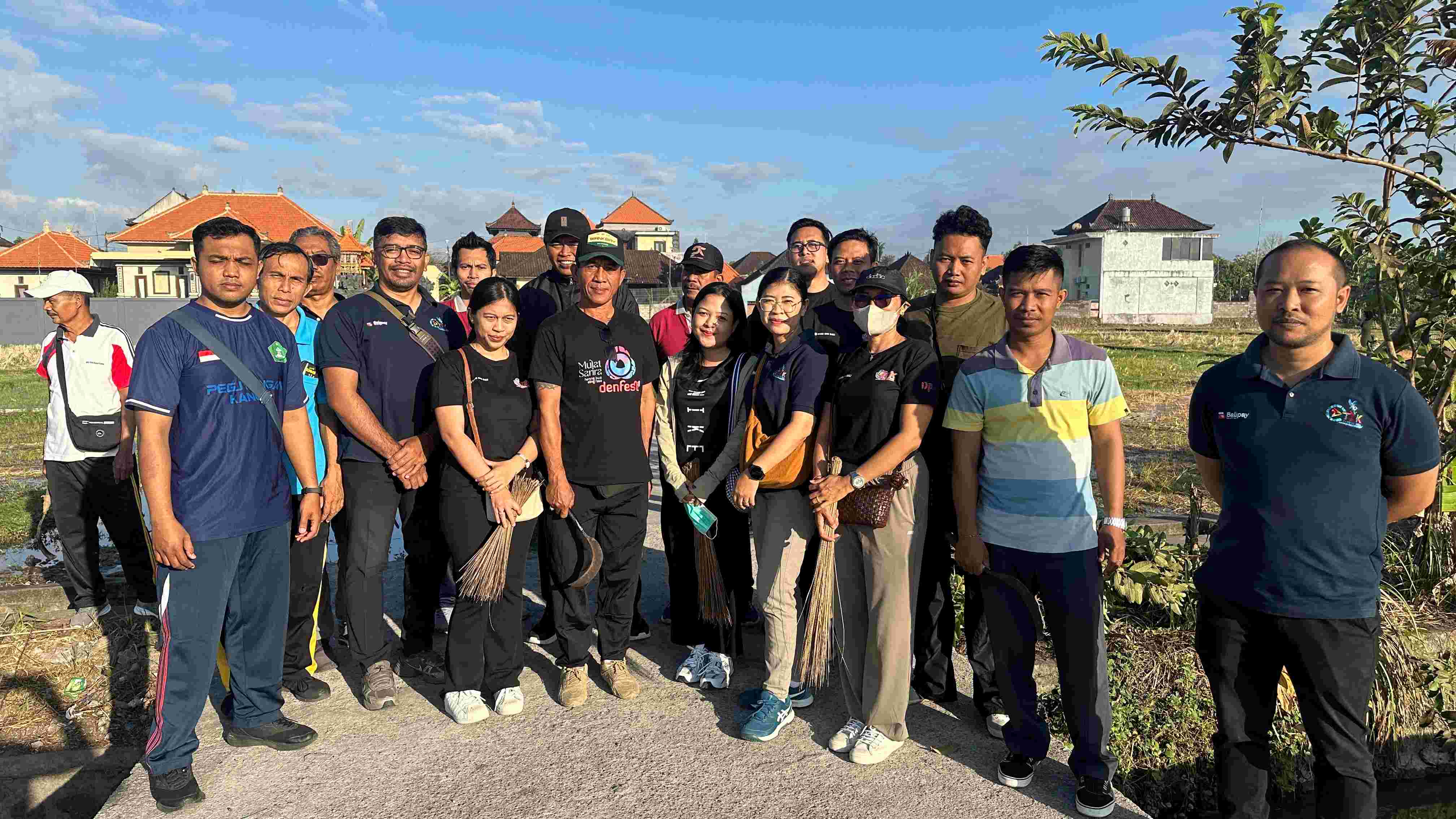 AKSI BERSIH BERSIH SAMPAH DALAM RANGKA HARI LINGKUNGAN HIDUP SEDUNIA