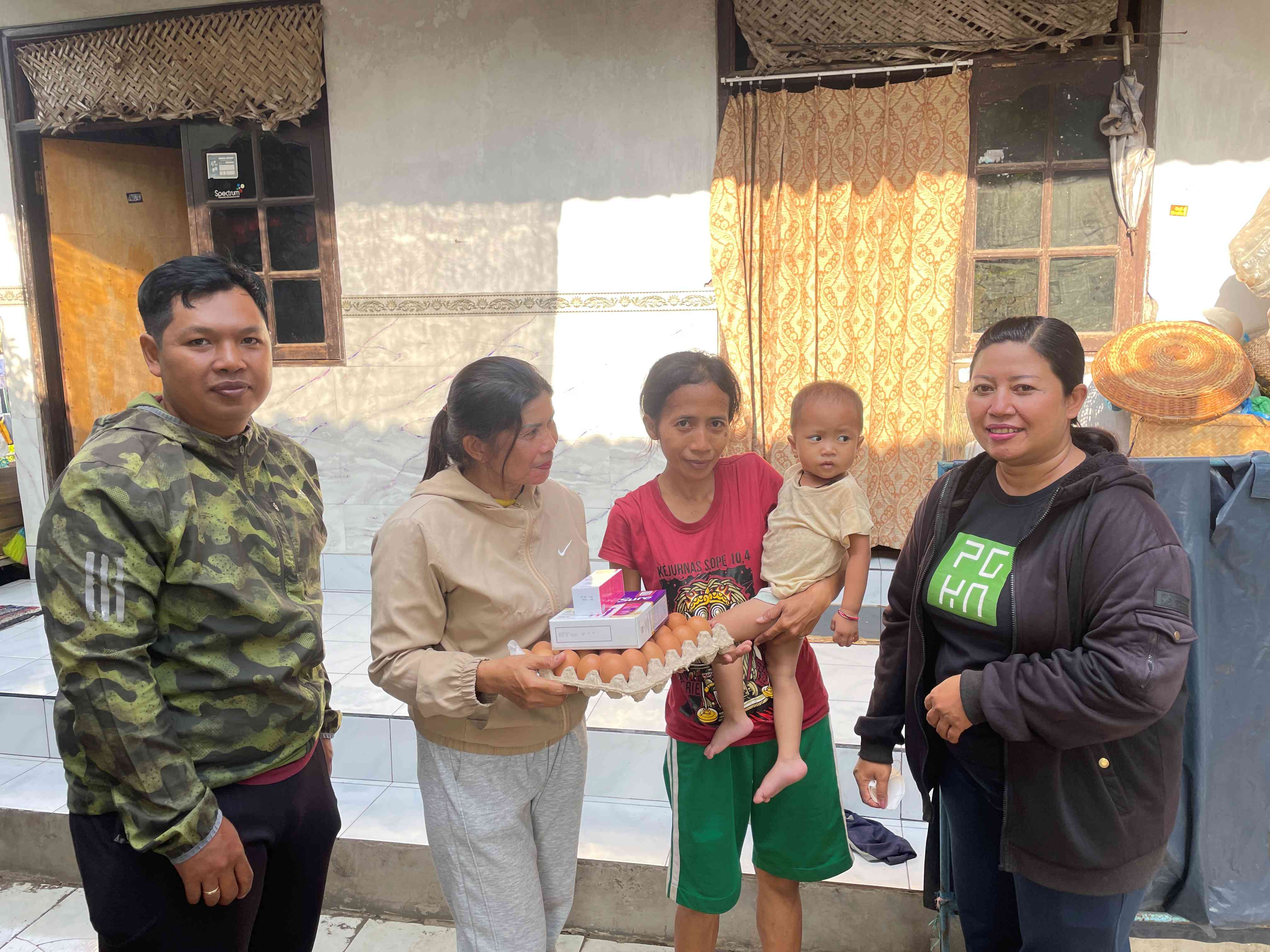 Perkuat Penanganan Stunting Desa Peguyangan Kangin Salurkan PMT Pemulihan